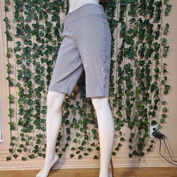 S.C. & Co Women's Striped Blue White Bodycon Casual Knee Lenght Short size 6 - Picture 2 of 12